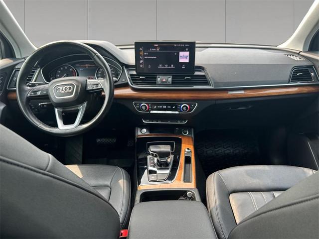 Photo of 2022 Florett Silver Metallic Audi Q5