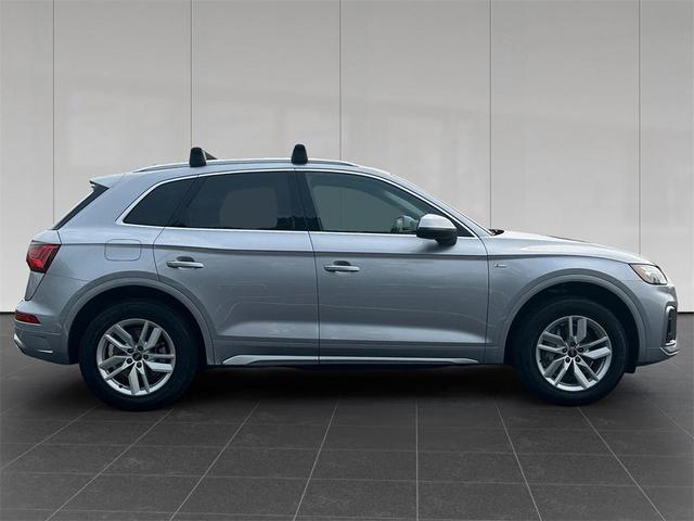 Photo of 2022 Florett Silver Metallic Audi Q5