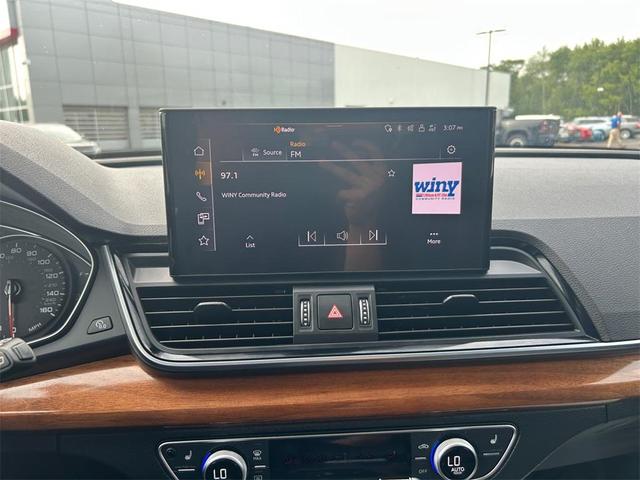 Photo of 2022 Florett Silver Metallic Audi Q5