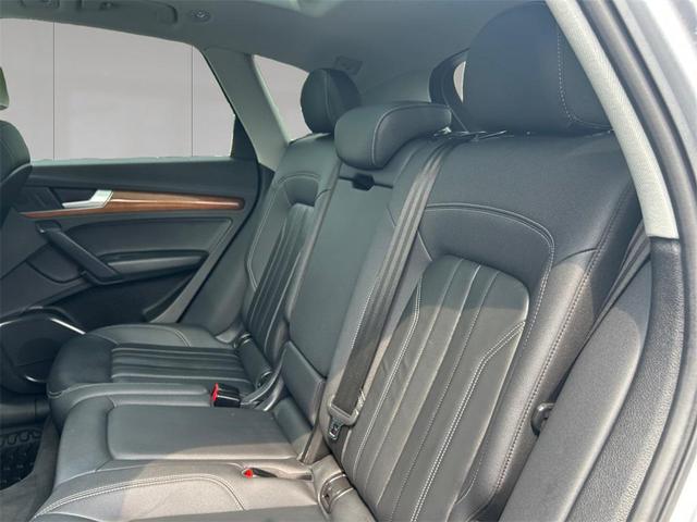 Photo of 2022 Florett Silver Metallic Audi Q5
