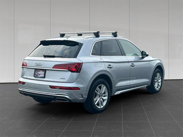 Photo of 2022 Florett Silver Metallic Audi Q5