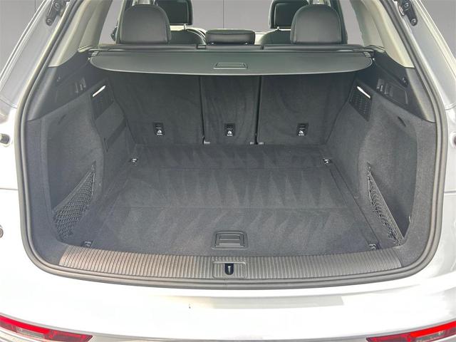 Photo of 2022 Florett Silver Metallic Audi Q5