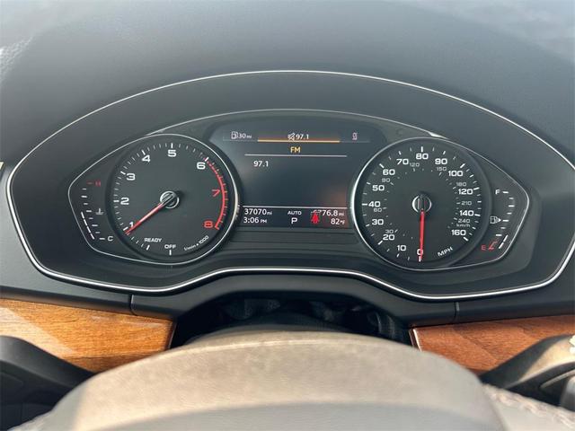 Photo of 2022 Florett Silver Metallic Audi Q5