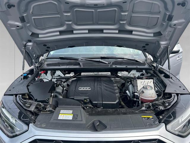Photo of 2022 Florett Silver Metallic Audi Q5