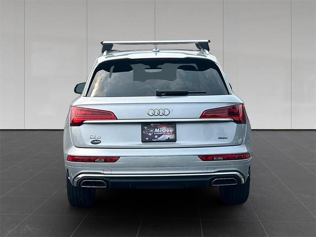 Photo of 2022 Florett Silver Metallic Audi Q5