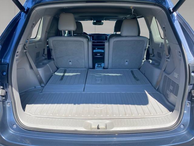 Photo of 2018 Shoreline Blue Pearl Toyota Highlander
