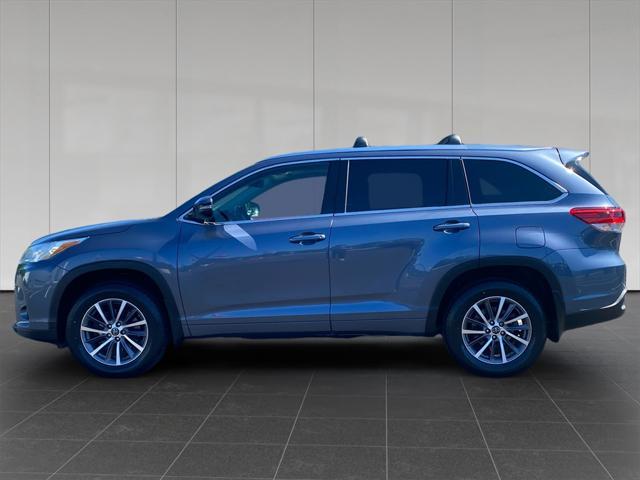 Photo of 2018 Shoreline Blue Pearl Toyota Highlander