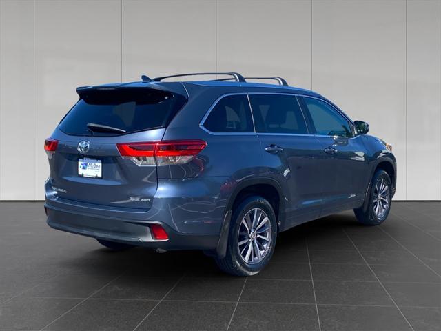 Photo of 2018 Shoreline Blue Pearl Toyota Highlander