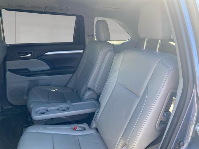 Photo of 2018 Shoreline Blue Pearl Toyota Highlander
