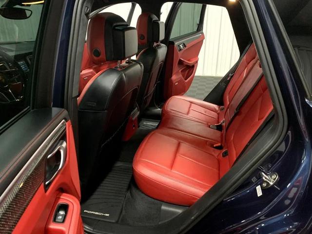 Photo of 2015 Blue Porsche Macan