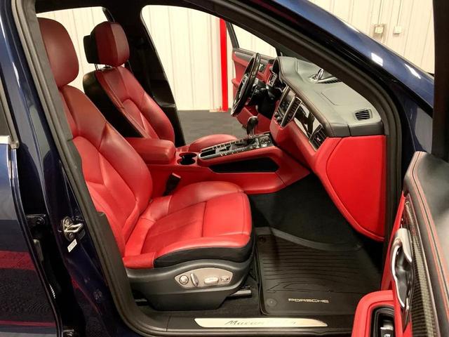 Photo of 2015 Blue Porsche Macan