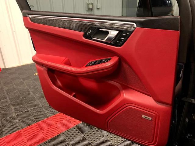 Photo of 2015 Blue Porsche Macan