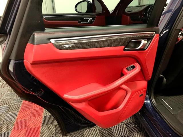 Photo of 2015 Blue Porsche Macan