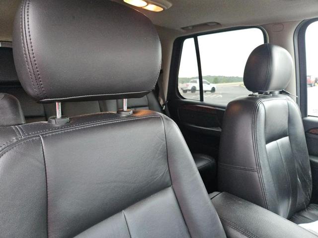 Photo of 2007 Red GMC Envoy
