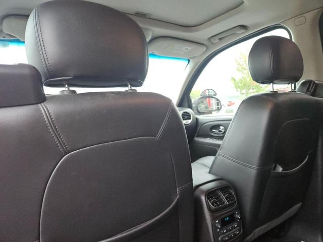 Photo of 2007 Red GMC Envoy