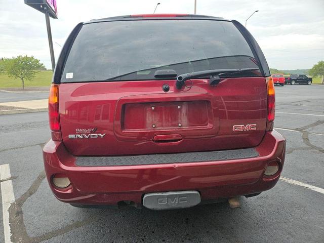 Photo of 2007 Red GMC Envoy