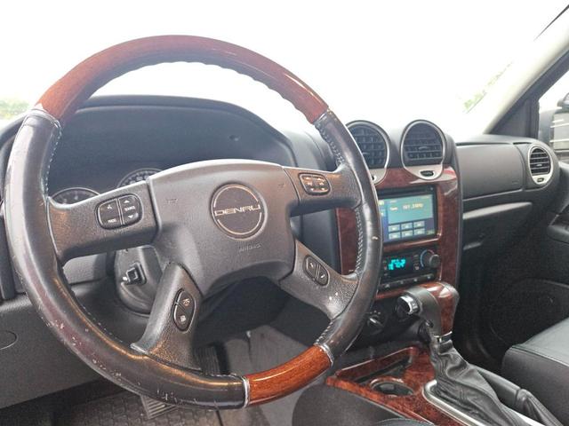 Photo of 2007 Red GMC Envoy