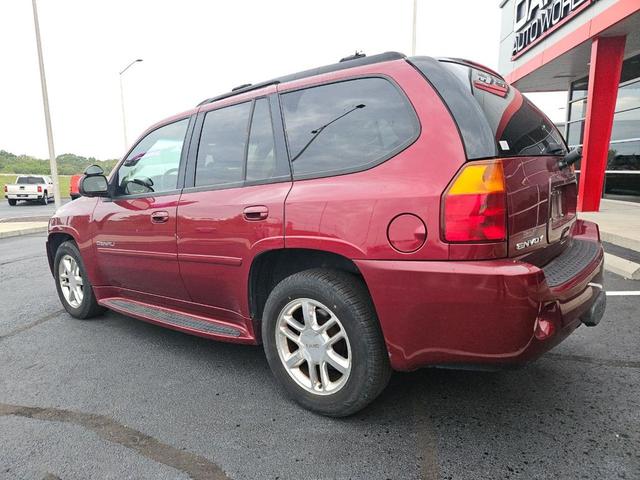 Photo of 2007 Red GMC Envoy