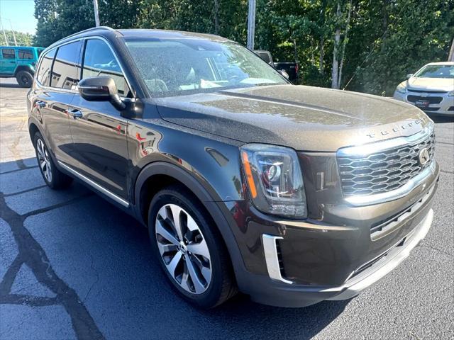 Photo of 2020 Green Kia Telluride