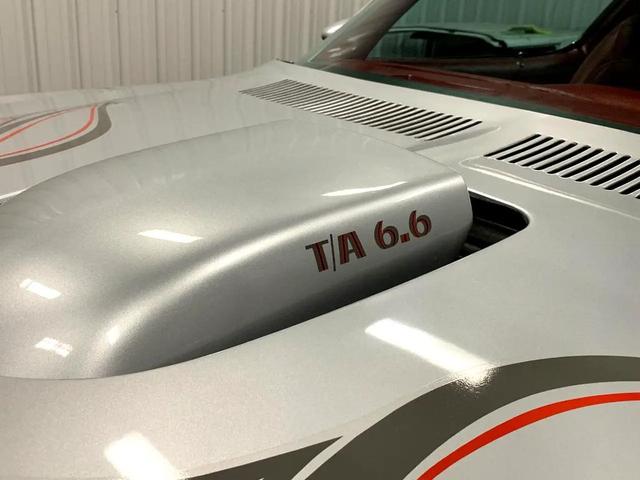 Photo of 1976 Silver Pontiac Firebird