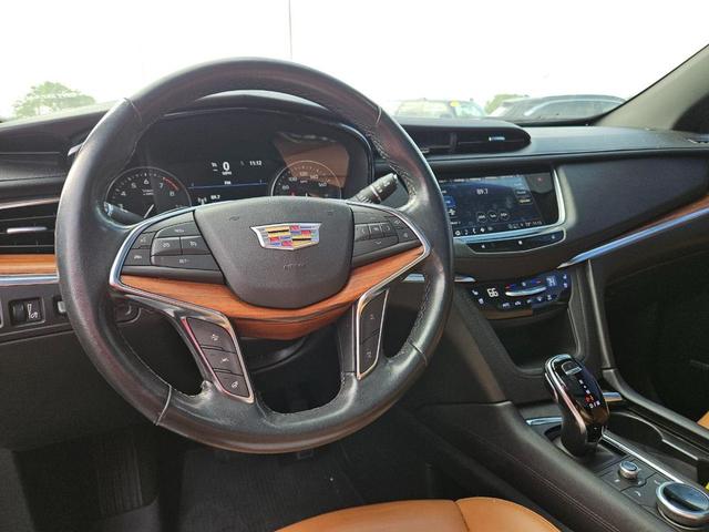 Photo of 2021 White Cadillac XT5