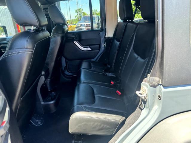 Photo of 2015 Gray Jeep Wrangler Unlimited