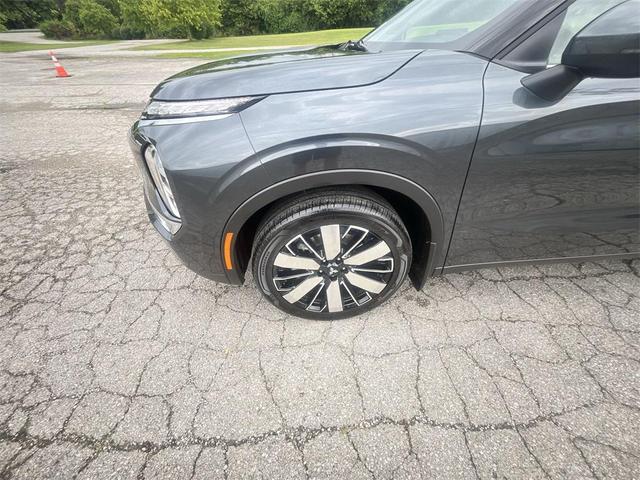 Photo of 2025 Graphite Gray Mitsubishi Outlander