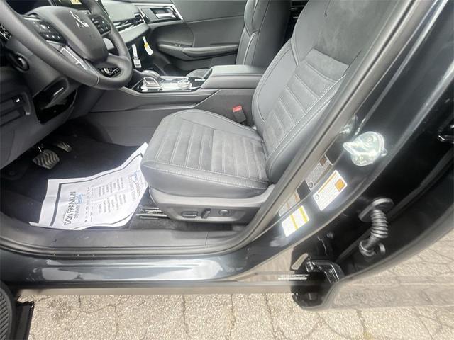 Photo of 2025 Graphite Gray Mitsubishi Outlander