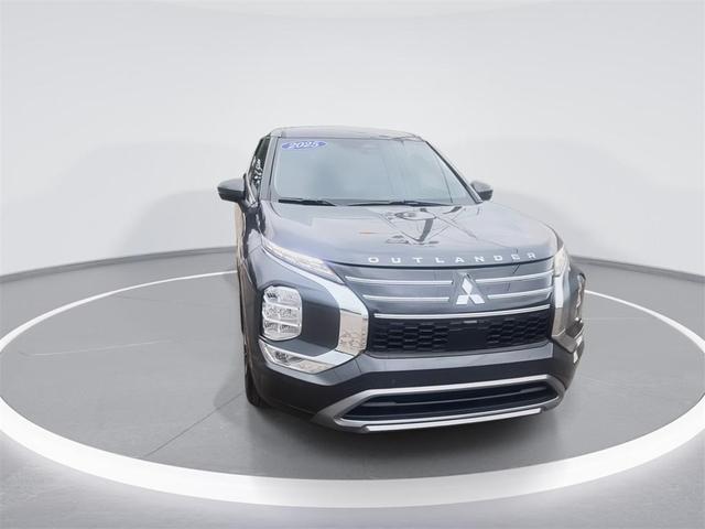 Photo of 2025 Graphite Gray Mitsubishi Outlander