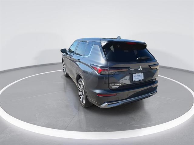 Photo of 2025 Graphite Gray Mitsubishi Outlander