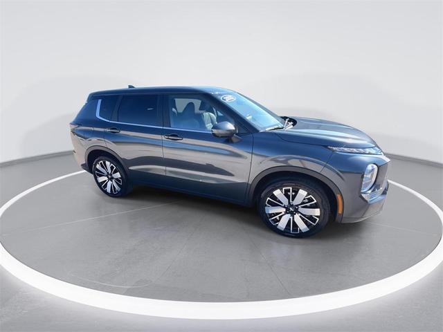 Photo of 2025 Graphite Gray Mitsubishi Outlander