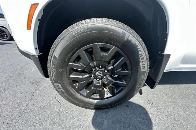 Photo of 2022 Glacier White Nissan Frontier