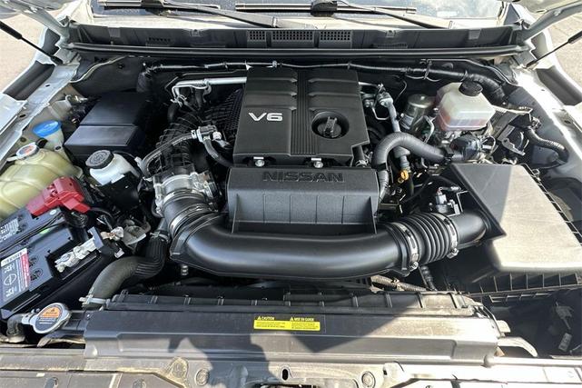 Photo of 2022 Glacier White Nissan Frontier