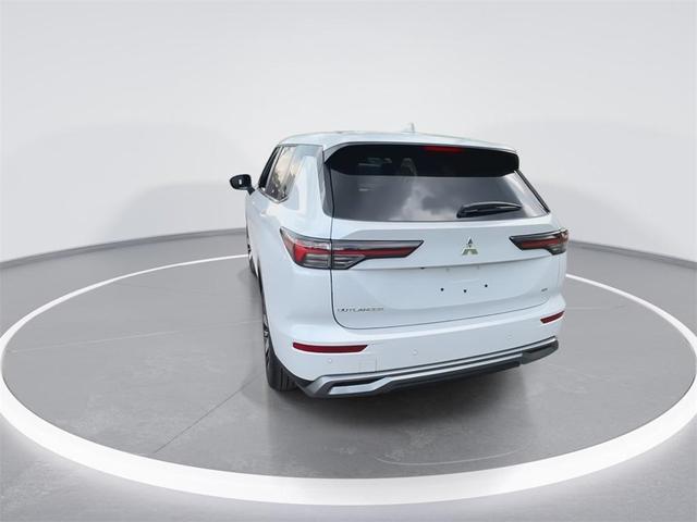 Photo of 2025 White Diamond Mitsubishi Outlander