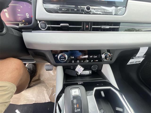 Photo of 2025 White Diamond Mitsubishi Outlander