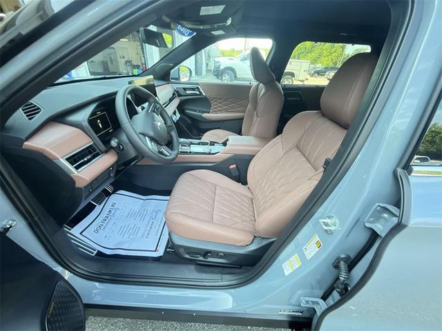Photo of 2025 Moonstone Gray Metallic W/ Black Roof Mitsubishi Outlander