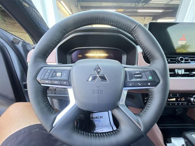 Photo of 2025 Moonstone Gray Metallic W/ Black Roof Mitsubishi Outlander