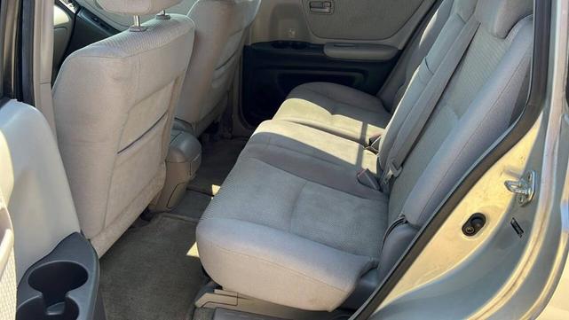 Photo of 2005 Silver Toyota Highlander