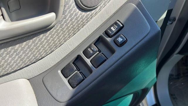 Photo of 2005 Silver Toyota Highlander