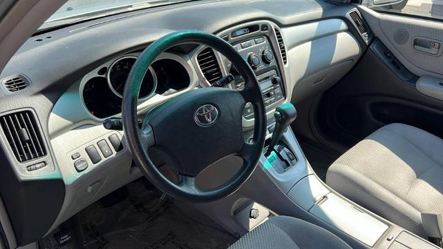 Photo of 2005 Silver Toyota Highlander