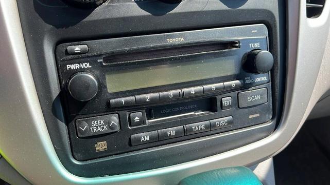 Photo of 2005 Silver Toyota Highlander