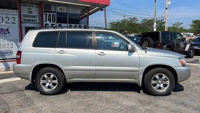 Photo of 2005 Silver Toyota Highlander