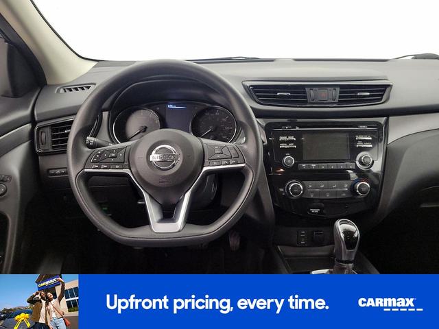 Photo of 2017 Gray Nissan Rogue Sport