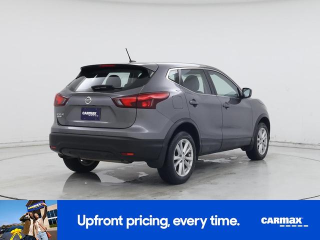 Photo of 2017 Gray Nissan Rogue Sport