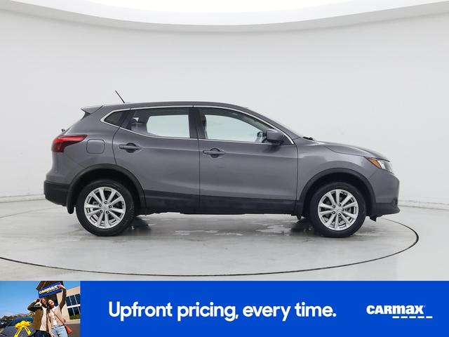 Photo of 2017 Gray Nissan Rogue Sport