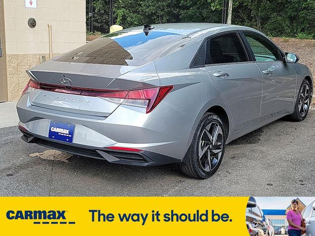 Photo of 2023 Silver Hyundai ELANTRA