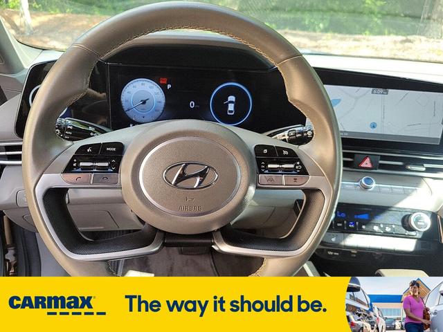Photo of 2023 Silver Hyundai ELANTRA