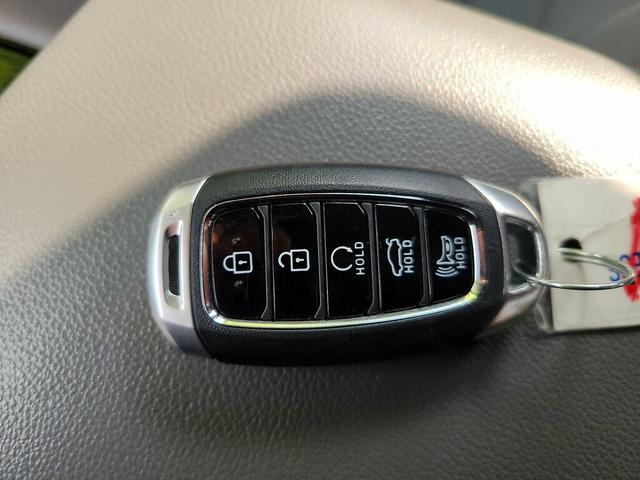 Photo of 2023 Silver Hyundai ELANTRA