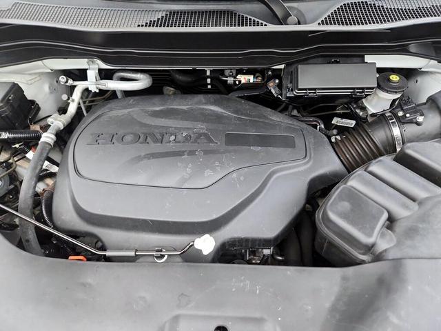 Photo of 2021 White Honda Pilot