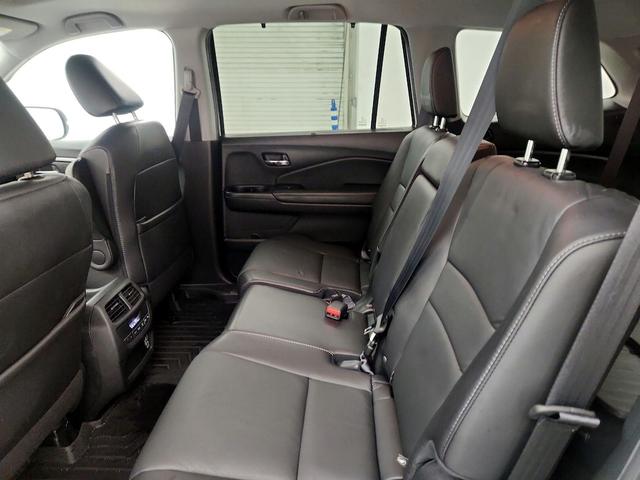 Photo of 2021 White Honda Pilot